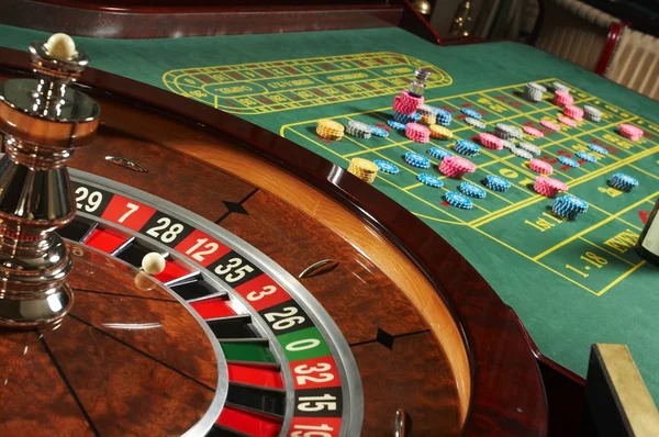 Tarung Mesin game interface on w77 platform showing bet placement and result display